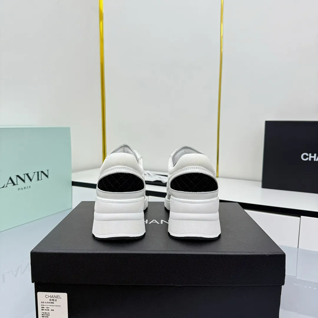 👟👟Ex-factory price 660👟👟 Chanel casual small leather shoes ~ original calfskin panda shoes Chanel 25C latest hot style panda black and white sports shoes casual sneakers small fragrance hot item classic black and white panda color coco girls must pay for it Fabric: original customized first-layer cowhide Inner: original imported breathable mesh lining Outsole: Original molded rubber + TPU combination Size: Women's 35-41